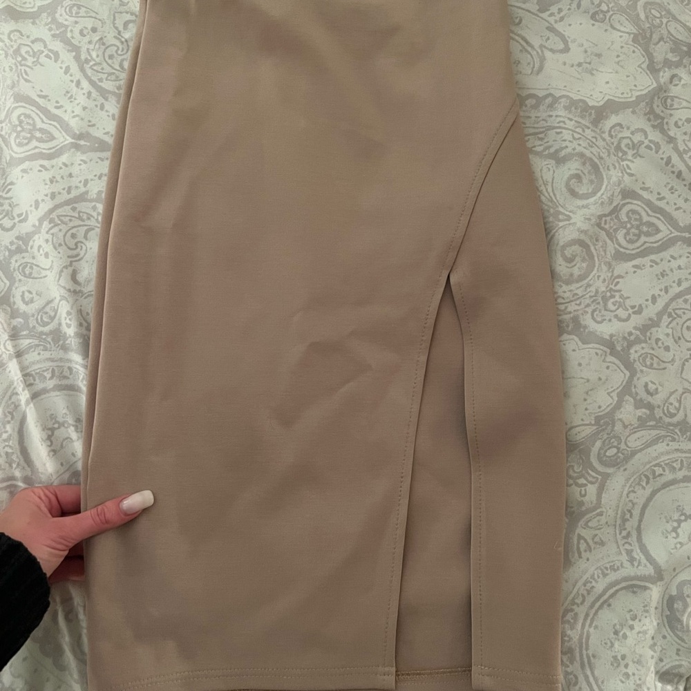 Nude pencil skirt